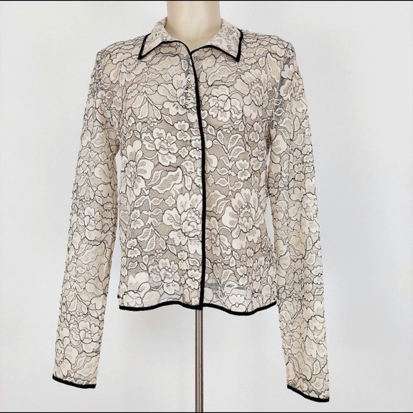 Aritzia Babaton  |  Hopkins blouse - Picture 3 of 9